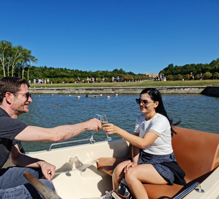 Versailles: Gardens Golf Cart Tour, Row Boat, and Champagne