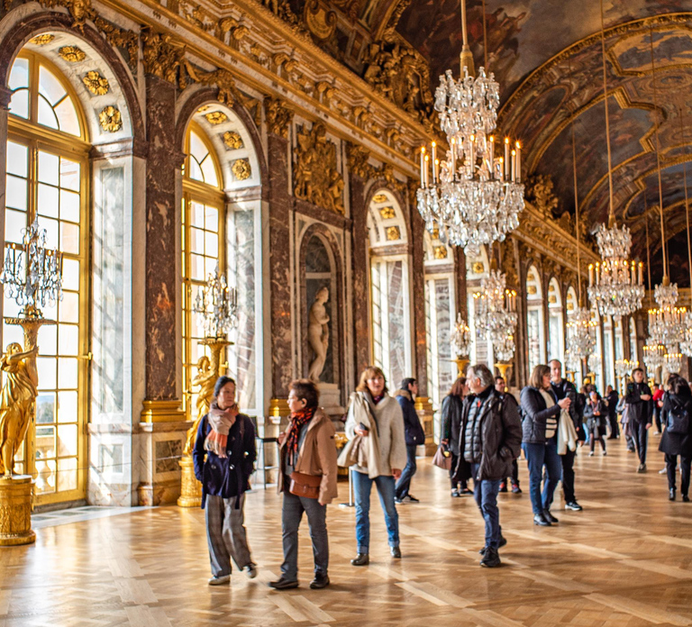 From Paris: Versailles Palace & Gardens Private Guided Tour