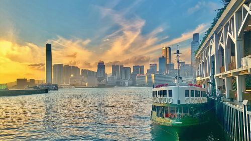 A Private City Tour of Hong Kong with Mercedes-Benz Day Tours