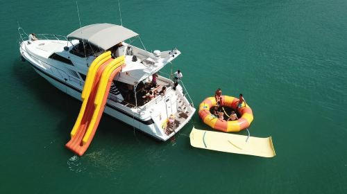 Hong Kong Charter Boat Tour: A 6-Hour Western-Style Boat Charter Experience for Friends Transport Passes