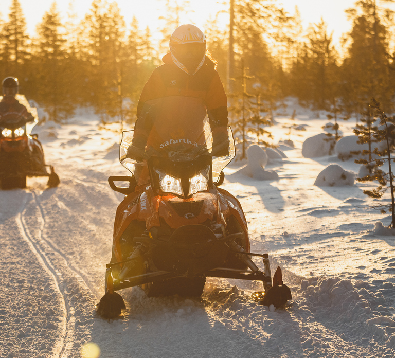 Rovaniemi: Snowmobile Safari to Arctic Snow Hotel