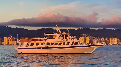 Sunset Dinner Cruise in Honolulu