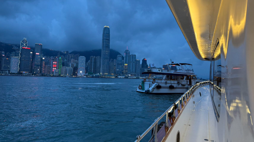 [Hong Kong Yacht Victoria Harbour Cruise] 80ft 3-Deck Yacht Night Cruise (45min Voyage) Daily Shared Sailing [Glamorous Night View, Dazzling Lights] Perfect for Parties/Dates