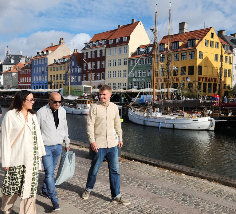 Small group walking tour with Coffee, Cake & Culture