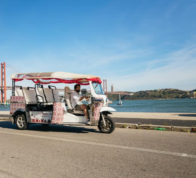 Lisbon: Private Guided Tuk-Tuk Tour with Hotel Pickup