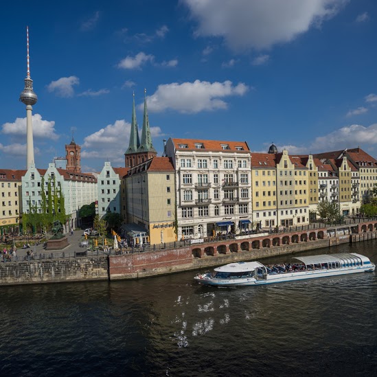 Berlin: 1-Hr Historical Sightseeing Cruise from Nikolaiviertel