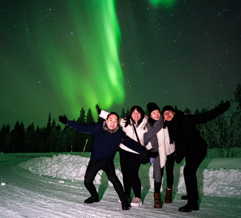 Rovaniemi: Guaranteed Aurora Tour with Bus including photos